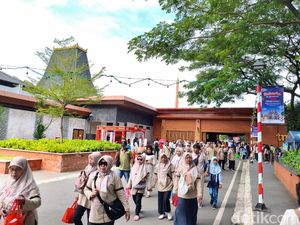 Video Worth It Nggak sih Liburan Akhir Tahun ke TMII? Ini Kata Turis India