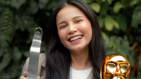 Yunita Siregar Raih Piala Usai 13 Tahun Berakting: Alhamdulillah!
