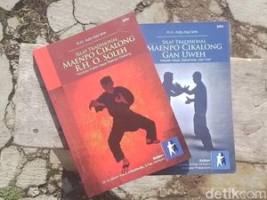 Kitab Silat Maenpo Cikalong Dua Jilid Peninggalan Guru Besar R.H. Aziz Asyarie
