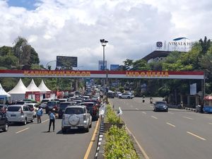 Sejumlah Titik Padat di Jalur Puncak Bogor, Lalin Masih Berlaku 2 Arah