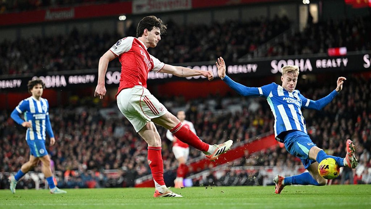 Aksi Declan Rice saat menjadi full-back kanan. (Foto: Arsenal FC via Getty Images/David Price)