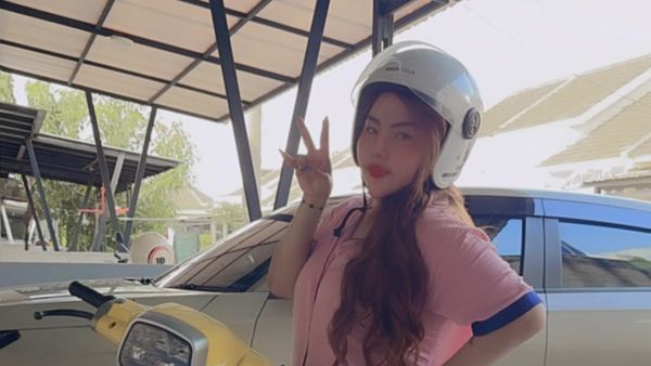 Momen Aura Kasih Balas Komentar Lisa Mariana soal Vespa Kuning