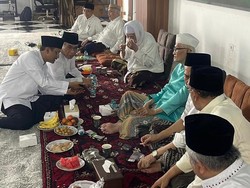 Momen Gus Yahya-Gus Ipul dan Rais Aam PBNU Makan Bareng di Ponpes Surabaya