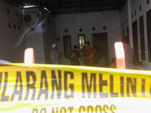 Polisi Olah TKP Rumah Sekeluarga Ditemukan Tewas di Situbondo