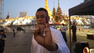 Pemilu Myanmar Digelar, Warga Antusias Datangi TPS di Kyauktada