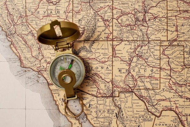 Sejarah populer yang keliru kerap menyebut Columbus sebagai penemu Amerika/Foto: Freepik Sejarah populer yang keliru membingkai kedatangan Columbus sebagai penemuan Amerika. Narasi ini mengabaikan keberadaan peradaban pribumi yang telah membangun kota, perdagangan, dan pertanian sejak lama. Peristiwa kedatangan Columbus pada 1492 justru menandai dimulainya kolonisasi Eropa berskala luas.