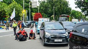 Demo Buruh Picu Kemacetan Panjang di Medan Merdeka Selatan