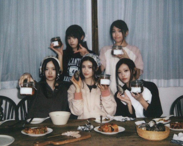 Anggota grup NewJeans/ Foto: Instagram @newjeans_official