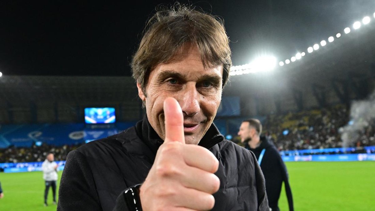 Antonio Conte amat mengenal Chelsea. (Foto: REUTERS/Daniele Mascolo)