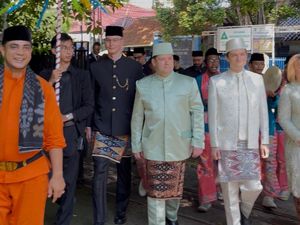 Viral Bule Eropa Menikah Jalani Prosesi Adat Betawi, Reaksi Keluarga Disorot