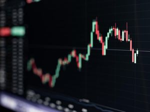 IHSG Melemah ke 8.537, KRAS Dapat Pinjaman Pemegang Saham, SOHO Tebar Dividen Interim