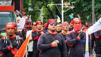 Video Massa Buruh Gelar Aksi Unjuk Rasa di DPRD Jakarta, Ini Tuntutannya!