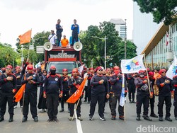 Video Ada Demo Buruh, Jalan Medan Merdeka Selatan Jakpus Ditutup!