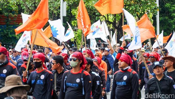 Potret Demo Buruh Tolak UMP 2026