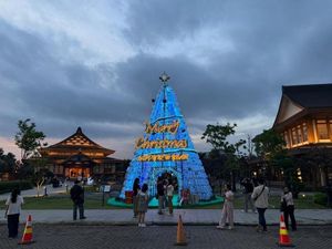 Gereja Daur Ulang Galon Bekas Le Minerale Jadi Pohon Natal Raksasa