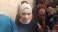Inara Rusli Cabut Laporan Terhadap Insanul Fahmi: Saya Harus Dengarkan Suami
