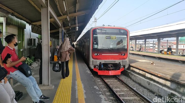 15 Ribu Penumpang KRL: Mobilitas Tinggi di Libur Nataru