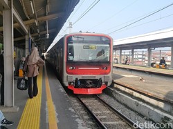 Pintu KRL Baru Buatan INKA Gangguan Saat Ditutup, KCI Buka Suara