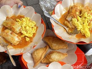 Rela Antre Sedari Pagi demi Semangkuk Lontong Cibadak di Bandung