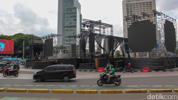 Persiapan Malam Tahun Baru, Panggung Perayaan Berdiri di Bundaran HI