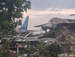 Puting Beliung di Kemang Bogor, Sayap Pesawat Bekas Timpa Rumah Warga
