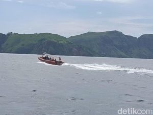 Menyusuri Selat Sempit Pulau Padar, Lokasi Kapal Pelatih Valencia Tenggelam
