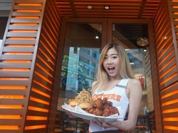 Sepi Pengunjung! Resto Hooters dengan Pelayan Wanita Seksi Ini Tutup