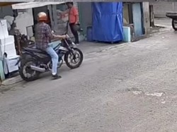 Polisi Usut Viral Maling Curi Uang-Ponsel Nenek Penjaga Warung di Jakut