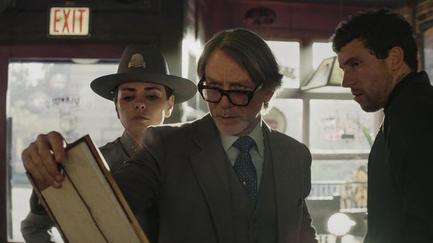 Wake Up Dead Man: A Knives Out Mystery