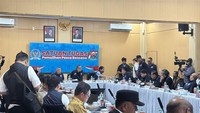 Rapat di Aceh Tanpa Sapaan 'Yang Terhormat'