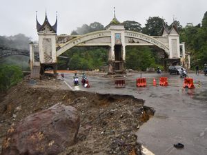 Video KLH Gugat Rp 4,8 T ke 6 Perusahaan Pemicu Banjir Sumatera