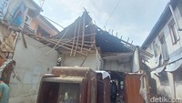 Penampakan Rumah Diding Boneng yang Roboh