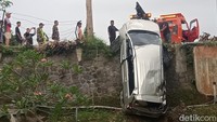 Mobil Wisatawan Nyemplung Jurang di Klaten, Polisi: Driver Main Google Maps
