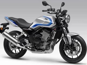 Honda CB500 Super Four Meluncur, Bisa Pindah Gigi Tanpa Tarik Kopling