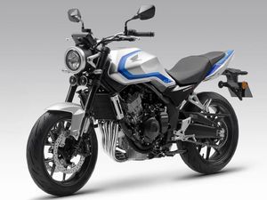 Potret Honda CB500 Super Four Terbaru yang Bisa Pindah Gigi Tanpa Tarik Kopling