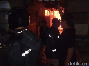 Pasar Lemahabang Cirebon Kebakaran, Ratusan Kios Hangus