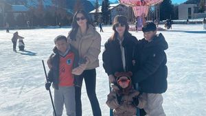 Nia Ramadhani dan Nagita Slavina Meet Up Bareng Anak Main Salju di Swiss