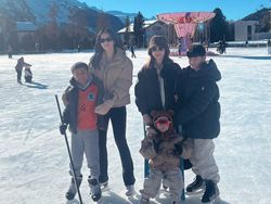 Nia Ramadhani dan Nagita Slavina Meet Up Bareng Anak Main Salju di Swiss