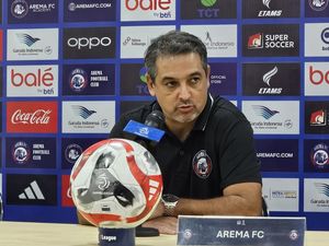 Kalah Lawan Persita, Pelatih Arema FC: Saya Sedih dengan Hasil Ini