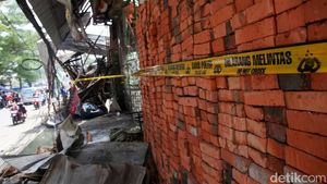 Penampakan Toko Material Hangus Terbakar di Tangsel