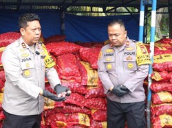 Polres Pelalawan Bongkar 19,5 Ton Bawang Ilegal, Nahkoda Kapal Ditangkap