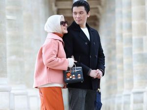 Memang Seperti Ituh! Syahrini Pakai Gaya Manja Ngobrol ke Reino Barack