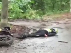 Bule Rusia Tabrak Pohon di Jalan Larantuka-Maumere hingga Luka Berat