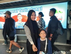 Ortu Tetap Bawa Anak Liburan Naik KRL Meski Jam Sibuk: Belum Tahu Ada Imbauan