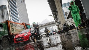 Akhir Tahun, Jakarta Diguyur Hujan