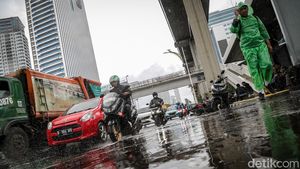 Akhir Tahun, Jakarta Diguyur Hujan