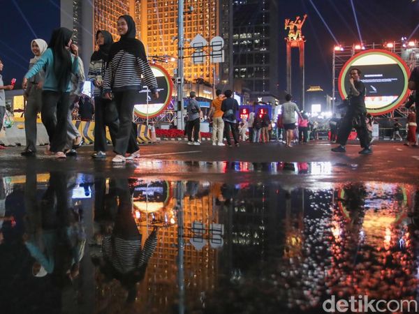Car Free Night Meriahkan Malam Tahun Baru di Bundaran HI