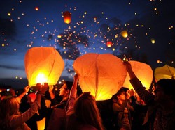 8 Alternatif Pengganti Kembang Api Malam Tahun Baru, Gak Kalah Seru!