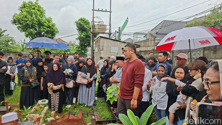 Kronologi Ayah Gilang Dirga Meninggal Dunia