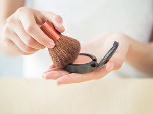 Video Pretty Little Hacks: Saat Blush On Pink Malah Jadi Peach